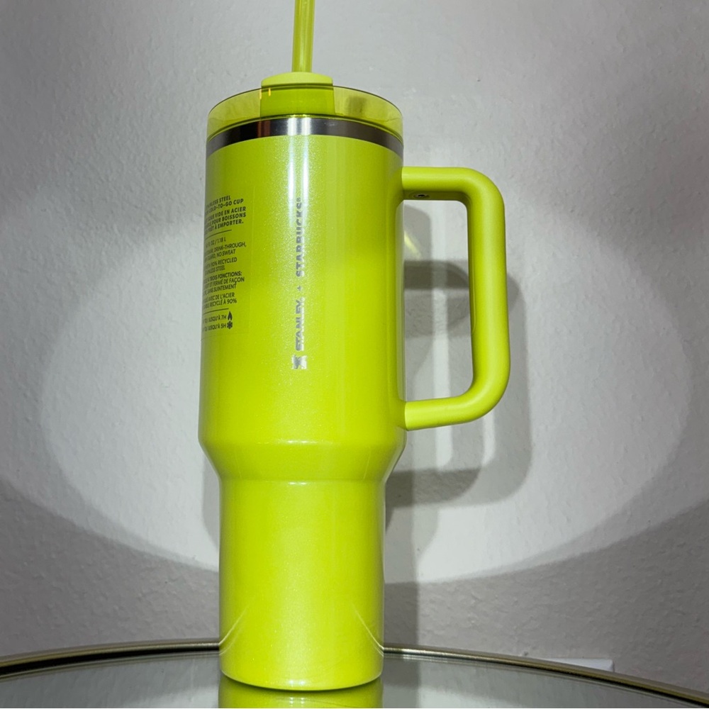 New Starbucks Stanley Lime Green 40 oz Quencher H2.0 Flowstate Tumbler